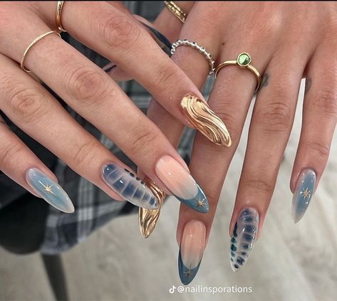 Pearl Aura Nails, Nails London Style, London Aesthetic Nails, London Nails Ideas, Stiletto Nail Inspo Summer, Almond Croc Nails, London Nails Designs, Nails For London, Sammi Jefcoate Nails