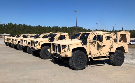 3rd Infantry Division Soldiers sign for first JLTVs Oshkosh Jltv, Hummer For Sale, Us Army Trucks, Tactical Vehicle, Airborne Ranger, Army Divisions, Tactical Light, Duramax Diesel, Private Security