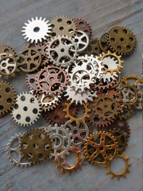 50 Assorted gears in copper, bronze, silver, and gold finish. sizes: 10mm to 26mm Please let me know if you have any questions! Steam Punk Aesthetic, Steampunk Diy Crafts, Steampunk Items, Steampunk Artwork, Steampunk Aesthetic, Steampunk Crafts, Steampunk House, Marble Falls, Steampunk Ideas