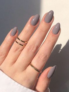 Nail Grey Color, Nude Nail Color Ideas, Nail Color Short Nails, Short Fake Nail Ideas, Acrylic Nails Plain Color, Manicure Color Ideas, Plain Simple Nails, Nails Nude Ideas, Nail Ideas Grey