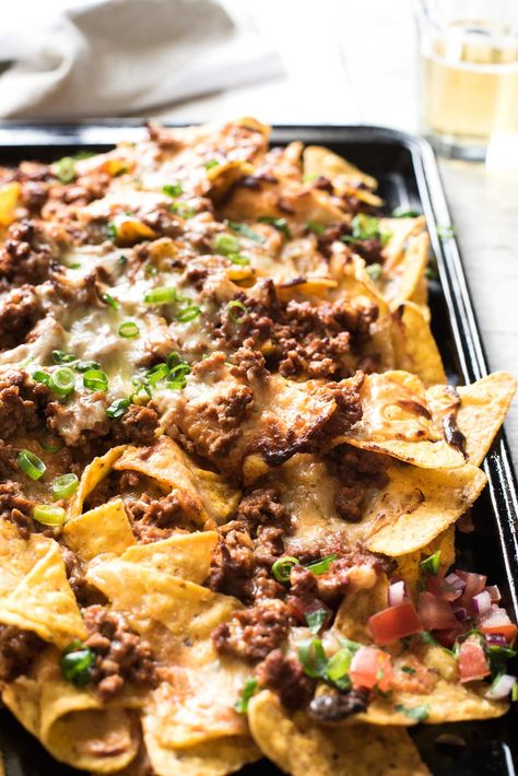 Ripper Beef Nachos - The secret to the ultimate nachos is a 5 ingredient, 5 minute Nachos Cheese sauce! Fast Appetizers Easy, Nachos Cheese, Nachos Recipe Beef, Beef Nachos, Nachos Supreme, Homemade Nachos, Nachos Recipe Easy, Recipe Beef, Recipetin Eats