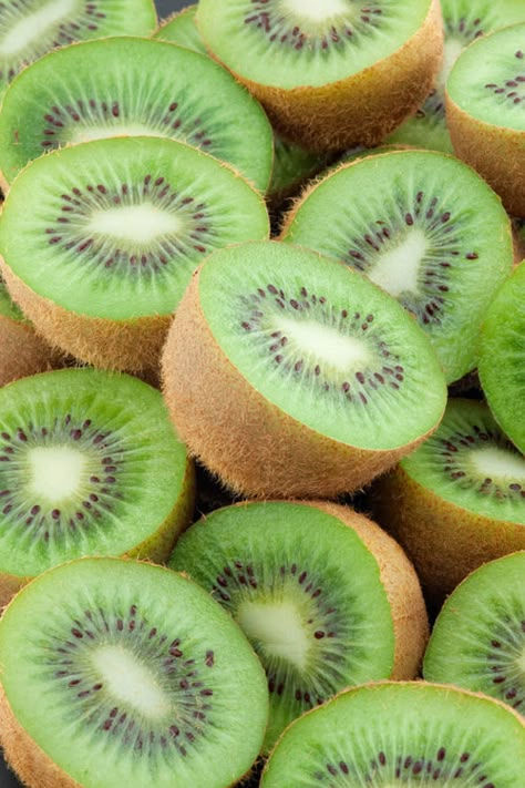 Kiwi Benefits, Fruit Water, Fruit Photography, Beautiful Fruits, Kiwi Fruit, Exotic Fruit, Healthy Fruits, Delicious Fruit, Fruit And Veg