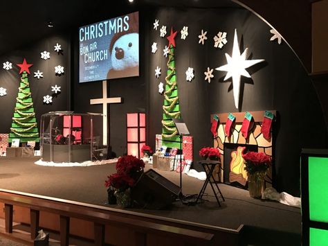 School Christmas Program Stage Decorations, Backdrop Ideas For Christmas, Christmas Stage Decorations School, Christmas Decoration For Church, Church Christmas Decorations Stage, Christmas Decor For Church, Church Backgrounds Stage Design, Christmas Church Stage Design, Christmas Church Decorations