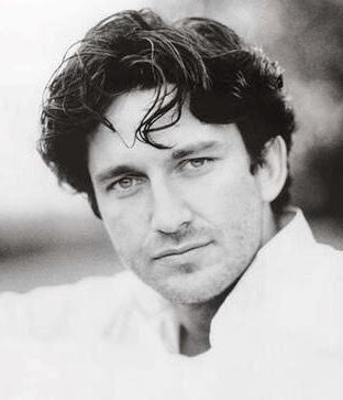 Gerard Butler Young, Celebrity Headshots, Actor Gerard Butler, Gerald Butler, Attila The Hun, Mrs Brown, Scottish Actors, Gerard Butler, Liam Hemsworth