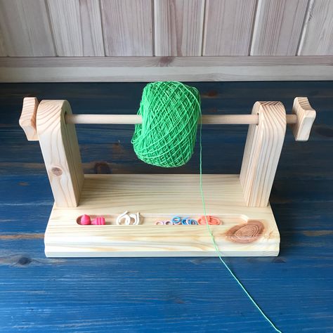 Cable Drum Ideas, Diy Yarn Holder, Crochet Yarn Holder, Yarn Display, Yarn Spinner, Cable Drum, Crochet D, Yarn Tools, Yarn Holder