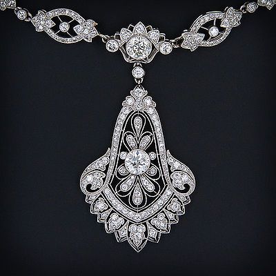 Art Deco Era Jewelry - Antique Jewelry University Diamond Parure, Antique Diamond Necklace, Cartier Jewellery, Platinum Necklace, Cartier Diamond, Bijoux Art Deco, Ornate Jewelry, Bat Jewelry, Bijoux Art Nouveau