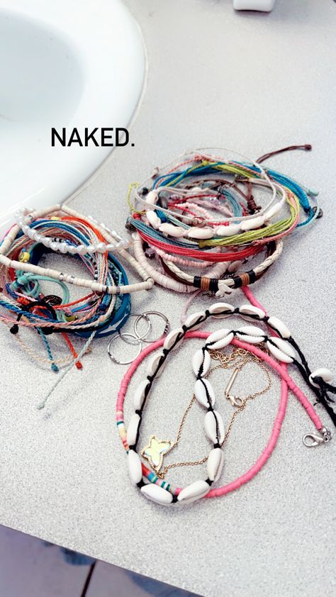 Summer Jewelry Aesthetic Bracelet, Preppy Pura Vida Bracelets, Pura Vida Bracelets Stacked, Beach Aesthetic Jewelry, Pura Vida Bracelets Aesthetic, Beachy Jewelry Aesthetic, Diy Pura Vida Bracelets, Beach Bracelets Aesthetic, Aesthetic Summer Bracelets