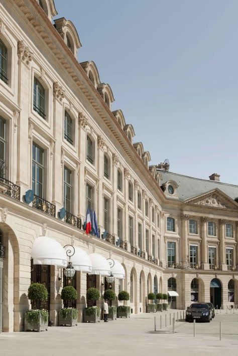 Bathe in a glimpse of history with these 10 images of the Ritz Carlton Paris... Ritz Hotel Paris, The Ritz Paris, Ritz Hotel, Ritz Paris, Chateau Versailles, My French Country Home, Hotel Exterior, Neoclassical Architecture, Carlo Scarpa