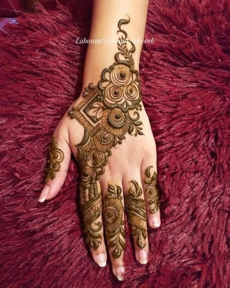 Henna Design Hand, Design Mehendi, Arabic Mehandi, Arabic Mehendi, Beautiful Simple Mehndi Design, Easy Mehndi Designs, Henna Flower Designs, Hand Henna Designs, Hand Mehendi