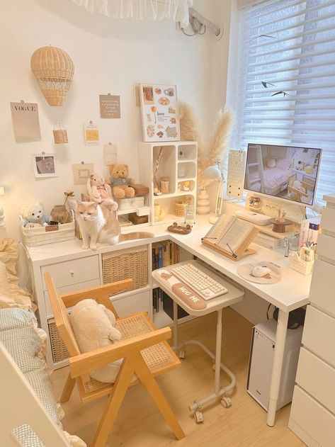 Aesthetic Desks, Cozy Desk, Study Desk Decor, Desk Setups, Aesthetic Desk, Desk Inspo, Room Redesign, Pinterest Room Decor, Study Room Decor