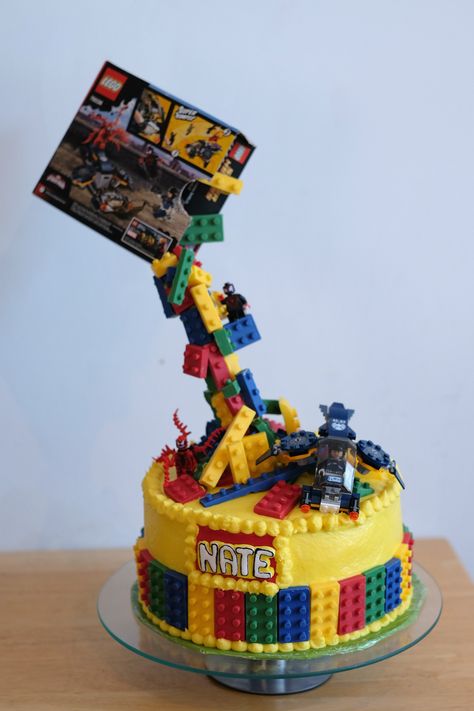 Lego anti gravity cake Gravity Defying Cake Ideas, Anti Gravity Cake Ideas, Legos Cake, Easy Lego Cake, Lego Torte, Gravity Cakes, Christmas Chocolate Desserts, Pastry Decoration, Cake Recipes Easy