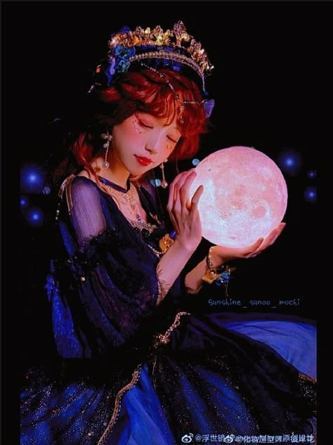 Female Pose Reference Holding Something, Astronomy Dress Aesthetic, Fairytale Pose Reference, Holding A Star Reference, Celestial Pose Reference, Holding Something In Hands Pose, Stern Pose Reference, Godess Pose Reference Photo, Holding Moon Pose