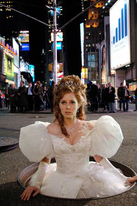 Enchanted Movie, Giselle Enchanted, Movie Wedding Dresses, Photowall Ideas, Disney Enchanted, Wedding Movies, I Love Cinema, Mia 3, Amy Adams