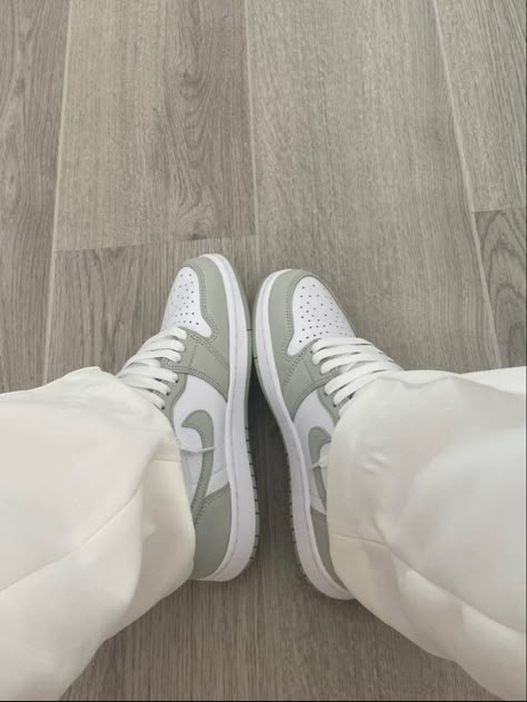 Seafoam Nike Jordans, Grey Jordan 1 Women, Seafoam Jordan 4 Outfit Women, Jordans Seafoam, Seafoam Green Jordans, Seafoam 4s Outfit, Seafoam Jordans, Jordan Seafoam, Air Jordan 1 Seafoam