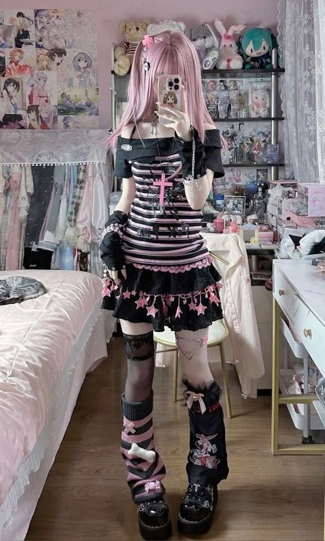 Gothic Pastel Outfits, Kemonomimi Outfit, Jfashion Subcultures, Yamikawaii Outfit, Pink Goth Clothes, Yabi Fashion, Black Kawaii Outfits, Goth Femboy Outfits, Harajuku Fashion Goth