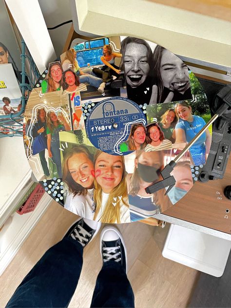 Best Friend Anniversary Present Idea Vinyl with pictures Best Friend Anniversary, Bff Ideas, Friend Anniversary, Ideas Regalos, Presents For Best Friends, Fun Easy Crafts, Anniversary Photos, Anniversary Present, Bff Gifts