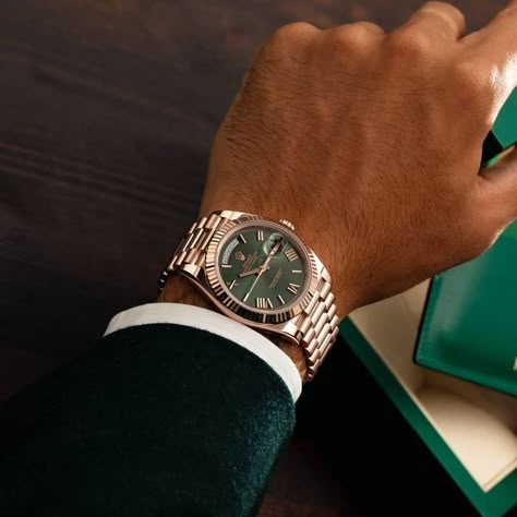 Rolex Day Date Olive Green, Rolex Olive Green, Rolex Men Aesthetic, Rolex Aesthetic Man, Men With Watches, Rolex Green Dial, Watches For Men Aesthetic, Gold Rolex Mens, Rolex Aesthetic