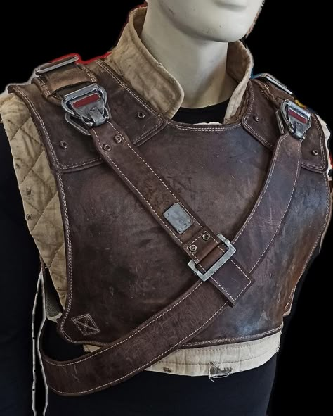 Druid Leather Armor, Light Leather Armor Dnd, Leather Armour Male Concept Art, Studded Leather Armor Male, Simple Leather Armor, Leather Chest Plate, Leather Armour Dnd, Leather Armor Aesthetic, Studded Leather Armor Dnd