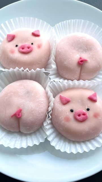 Winnie Wai-Ling Lee on Instagram: "Mochi pigs 🐷🐷🐷 . . I was totally inspired by my cow cake rolls and have went mad on farm animal content 😍 Hope you like these sweet little mochi piggys which is filled with luscious mascarpone cream and fresh strawberries. . . Would you like the recipes? Let me know and I will post on my website. They are super easy to make. You can also fill them with ice cream too 😋 . . . #recipes #baking #bakingrecipes #desserts #reels #cakereels #cakegoals #cakegram #cakedecorating #bakes #cake #mochi #japanesesweets #strawberries #caketutorial #caketrends #aesthetics #cutecake #kawaii" Cow Cake, Cow Cakes, Mochi Recipe, Cake Rolls, Linzer Cookies, Mascarpone Cream, Kawaii Cooking, Baking Classes, Cupcake Cases