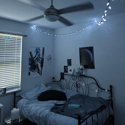 Small Dark Bedroom Aesthetic, Navy Blue Aesthetic Room Decor, Navy Blue Aesthetic Bedroom, Navy Blue Cozy Bedroom, Korean Dorm Room Aesthetic, Room Inspo Blue Aesthetic, Blue Room Asthetics, Small Bedroom Ideas Blue, Black And Blue Bedroom Aesthetic