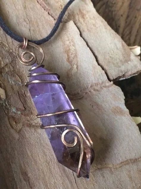 Crystal Jewelry Diy, Wire Wrapped Stone Jewelry, Wire Jewelery, Wire Wrap Jewelry Designs, Wire Wrapped Jewelry Diy, Bijoux Fil Aluminium, Wire Jewelry Designs, Wire Wrapping Crystals, Wire Wrapping Stones