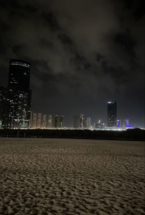 Pictures Of Cities At Night, Pics Looks Like Its Yours, Pictures In Florida, Good Asthetic Picture, Live Photos Aesthetic, Nice Pictures Wallpaper, Asthetic Pfp Ig, Pretty Landscape Photography, Dark Sky Pics