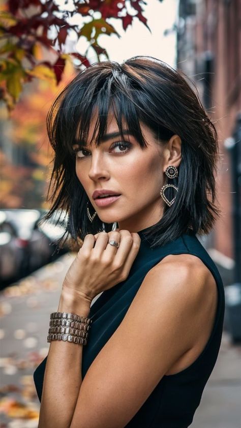 Very Textured Medium Hair, Mid Shag Haircut With Bangs, Haircut With Bangs And Layers Short, Layered Mid Length Bob, Shaggy Medium Length Haircut, Mid Length Textured Bob, Short Hair Cuts With Bangs For Woman, Should Length Hair With Layers And Bangs, Shaggy Long Bob With Bangs