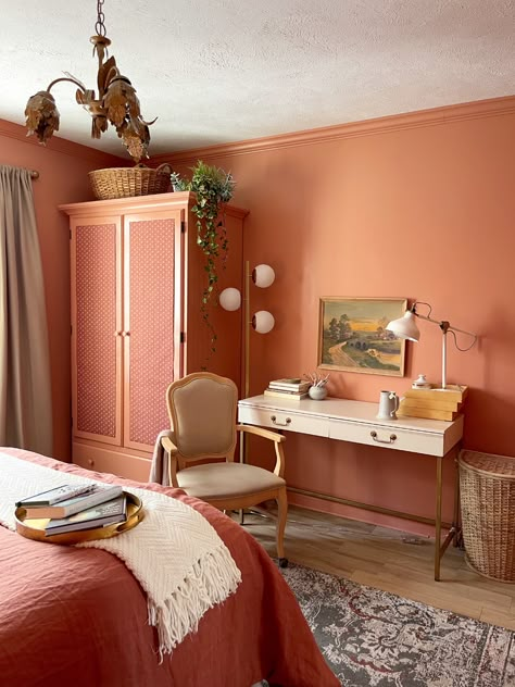 Bedroom Paint Idea, Terracotta Bedroom Decor, Terra Cotta Bedroom, Green And Terracotta Bedroom, Bedroom Terracotta, Terracotta Bedroom Ideas, Terracotta Bedroom, Green And Terracotta, Peach Rooms