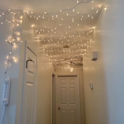 Hallway with Christmas Lights hung on the ceiling DIY Christmas decorations Fairy Lights In Hallway, Merry Christmas Home Decor, Hallway Fairy Lights, Hanging Christmas Lights On The Wall, Led Light Strip Ideas, White Christmas Fairy Lights, Hallway Christmas Decor, Christmas Fairy Lights Stairs, Christmas Light Cieling