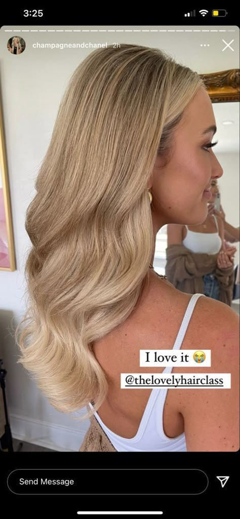 Middle Part Curls, Curled Wedding Hair, Wedding Curls, Hair Ideas Straight, Bridal Hair Down, Hoco Hair Ideas Straight, Middle Part Hairstyles, Wedding Glam, Hoco Hair Styles