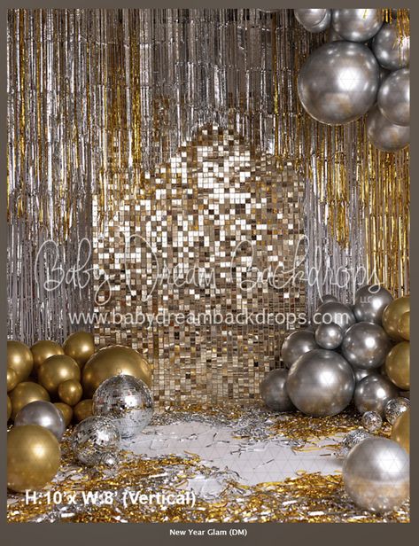 Silver And Gold Disco Party, Outdoor Nye Party, Gold Backdrop Photoshoot, New Year Backdrop Ideas, Great Gatsby Backdrop, Silver And Gold Decor, New Years Backdrop, Outdoor Decorations Ideas, New Year's Eve Backdrop