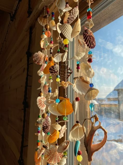 Shell Window Hanging, Shell Crafts Aesthetic, Stuff To Hang On Your Ceiling, Seashell Bedroom Decor, Mermaid Aesthetic Room Decor, Shell Room Decor, Hanging Seashells, Shell Hanging Decor, Summer Room Decor Diy