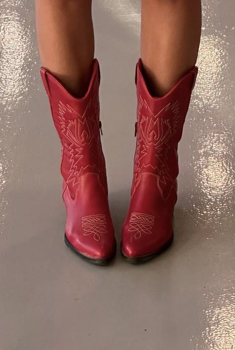 Cowboy Boots Women Aesthetic, Red Country Boots, Cowboy Boots Woman, Womans Cowboy Boots, Red Coastal Aesthetic, Cowgirl Boots Red, Red Cowgirl Boots Aesthetic, Girly Cowboy Boots, Red Tecovas