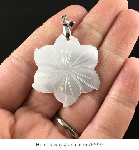 Seashell Jewelry Diy, Buddha Art Drawing, Diamond Pendants Designs, Seashell Pendants, Diamond Pendants, Flower Carving, Seashell Jewelry, Girly Accessories, Jade Jewelry