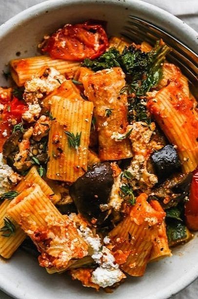 Healthy Yummy Meal Prep, Eggplant Tomato Pasta, Eggplant Pasta Bake, Zucchini Pasta Recipes Healthy, Veggie Dinner Ideas Healthy Clean Eating, Vegetarian Lunch Meal Prep, Pasta Eggplant, Eggplant Recipes Pasta, Meal Prep Vegetarian