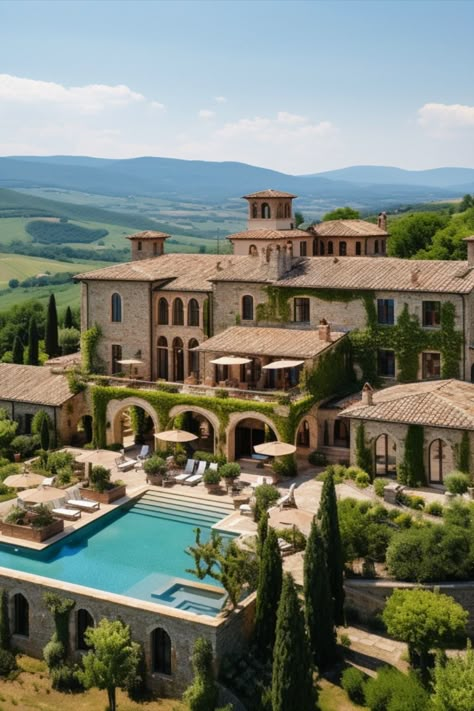 old money italy Italy Mansion, Italian Mansion, Spanish Mansion, Old Money House, Mansion Exterior, Italy House, Villas In Italy, Dream Life House, Spanish Style Homes