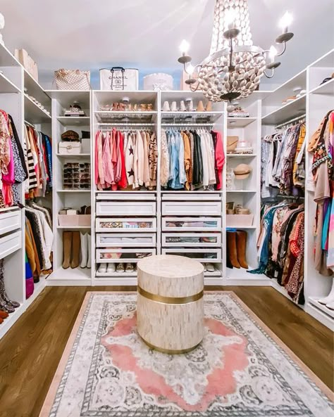 Tiffany Room, Organized Closet, Dream Closet Design, Walking Closet, Closet Renovation, Closet Layout, Closet Decor, Closet Room, Dream Closets