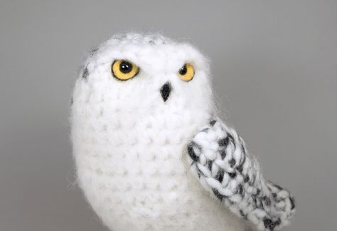 Snowy Owl Owl Crochet Pattern Free, Owl Crochet Pattern, Hedwig Owl, Harry Potter Crochet, Owl Embroidery, Owl Crochet, Owl Crochet Patterns, Bird Sculptures, Crochet Birds