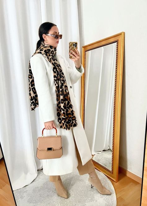 White Wool Coat Outfit with Leopard Scarf White Wool Coat Outfit, Leopard Print Scarf Outfit, Black Cape Outfit, Leopard Scarf Outfit, White Scarf Outfit, Puffer Coat Outfit, Winter Drip, Wool Coat Outfit, Scarf Outfit Winter