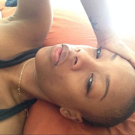 Samira Wiley without makeup = flawless. Poussey Washington, Non Toxic Makeup Brands, Zero Makeup, Natural Makeup Brands, Samira Wiley, Celebs Without Makeup, Celebrity Selfies, All Natural Makeup, Long Natural Hair