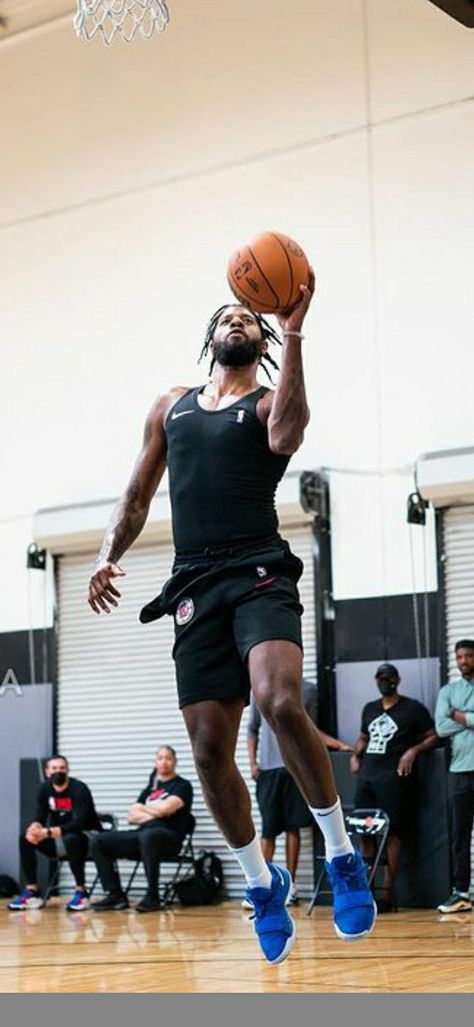 Nba Players Working Out, Paul George Aesthetic, Paul George Wallpapers, Black Men Aesthetic, George Aesthetic, Nba Moments, Photo Angles, Nba Photos, Basketball Wallpapers