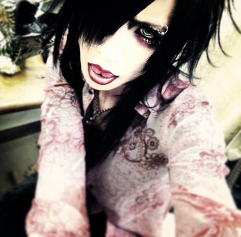 Tsuzuku. MEJIBRAY. Tsuzuku Mejibray, Vocal Coach, Dir En Grey, New Bands, Actor Model, Historical Clothing, Visual Kei, I Icon, Makeup Inspo