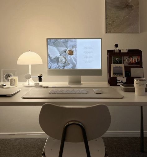 Styling Standing Desk, Influencer Home Office, Modern Gaming Setup, Room 2023, Study Desk Decor, Work Office Decor, Gaming Setups, Desk Inspo, White Desk