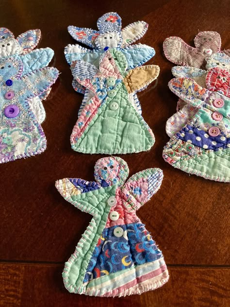 Quilt Angels Ornaments, Handkerchief Ornaments, Quilt Ornaments, Vintage Handkerchiefs Crafts, Quilt Crafts, Sewn Christmas Ornaments, Handkerchief Crafts, Scrap Fabric Projects, Memory Crafts