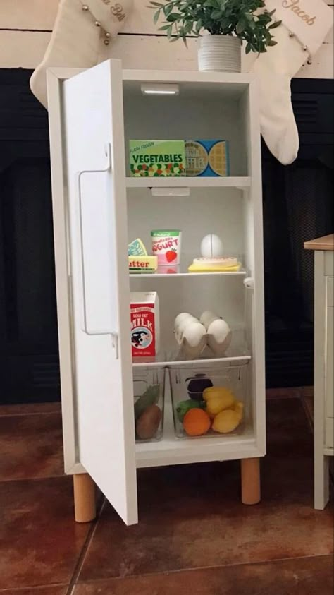 Diy Toy Fridge, Diy Play Fridge, Play Food Storage Ideas, Play Kitchen Organization, Play Fridge, Montessori Kitchen, Refrigerator Ideas, Ikea Play, Kitchen Organization Hacks