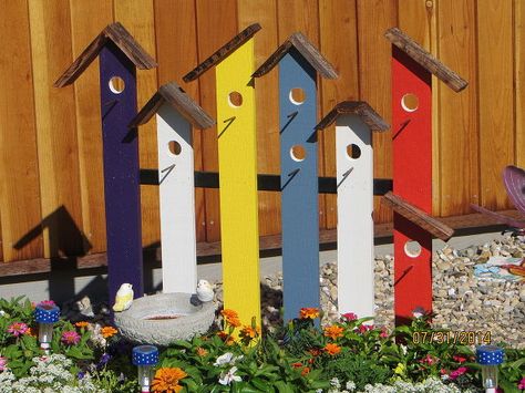 garden ideas art birdhouse trellis fence colorful, diy, fences, gardening, repurposing upcycling Dog Ear Fence, Old Fence Boards, Rustic Shutters, Trellis Fence, Garden Globes, Deco Champetre, Rustic Backdrop, Fence Boards, Pallet Fence