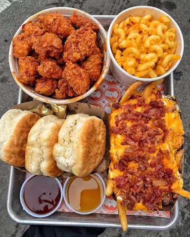 Chicken And Macaroni, Different Types Of Food, Junk Food Snacks, Food Drinks Dessert, Food Goals, Food Obsession, Types Of Food, Interesting Food Recipes, Pretty Food