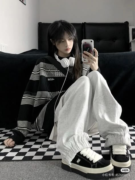 Aesthetic Outfits Tomboy, Baggy Clothes Outfit Winter, Boyish Style Outfits, Gay Girl Outfits, Boyish Outfits, 일본 패션, Korean Casual Outfits, Baggy Clothes, Tomboy Outfits