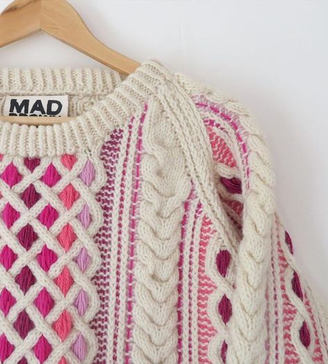 Knit Sweater Colorful, Knitwear Colorful, Knitwear Trends 2024, Knitwear Branding, Floral Knitwear, Graphic Knitwear, Playful Oversized Knit Sweater, Mad Brown Knitwear, Spring Jumper