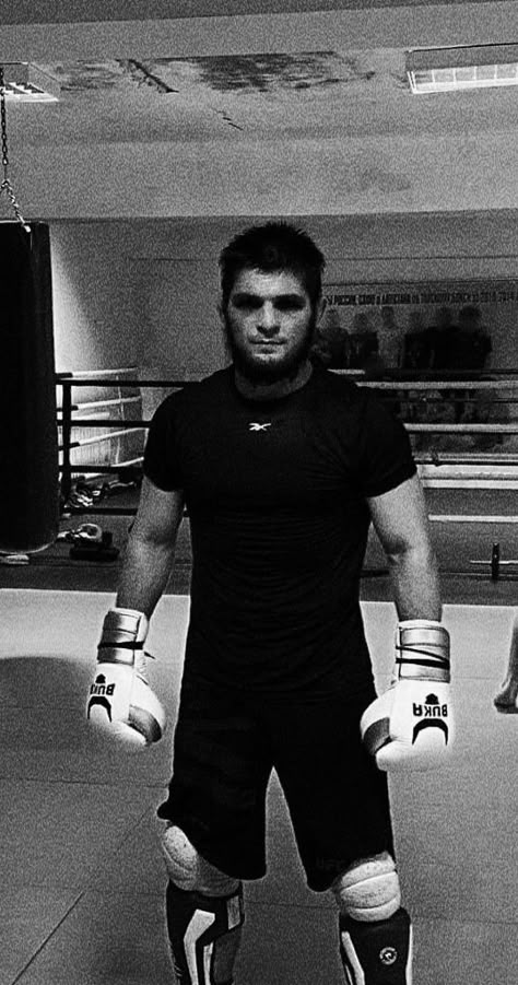 Boxer Aesthetic, Khabib Nurmagomedov, Boxing Images, Ufc Boxing, Ufc Fighters, Man Up Quotes, Martial Arts Workout, Mma Boxing, Training Motivation